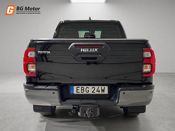 Toyota HiLux 8 of 23