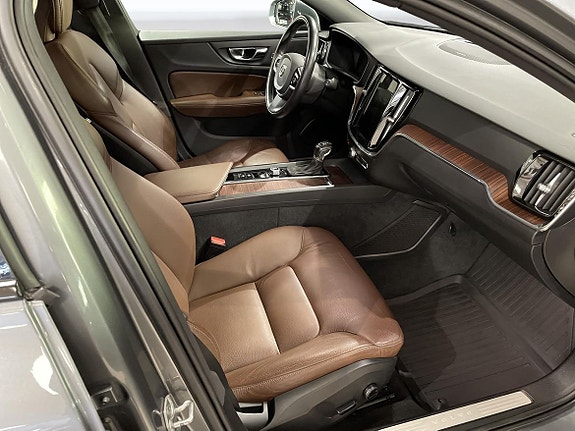 Volvo V60 Cross Country 25 of 27