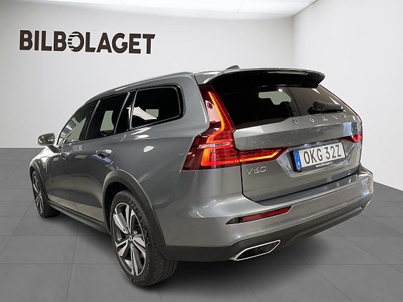 Volvo V60 Cross Country 3 of 27