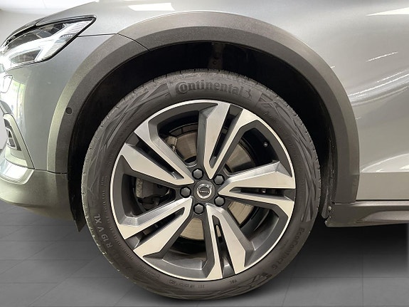 Volvo V60 Cross Country 9 of 27