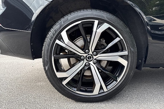 Volvo XC60 17 of 23