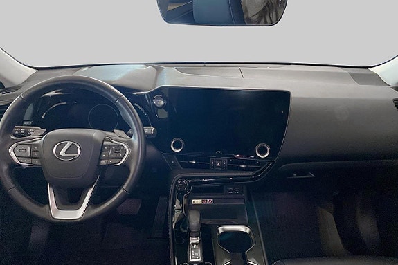 Lexus NX450h+ 8 of 11