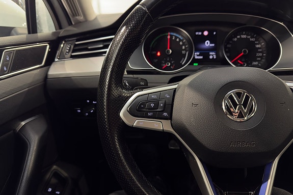 Volkswagen Passat 10 of 21