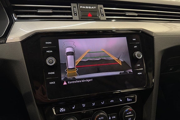 Volkswagen Passat 16 of 21