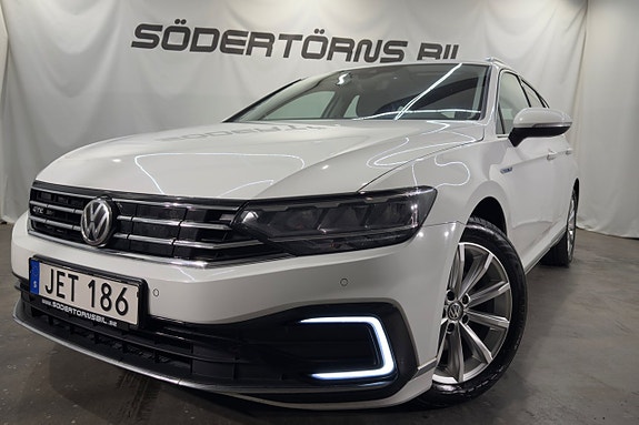 Volkswagen Passat 2 of 21