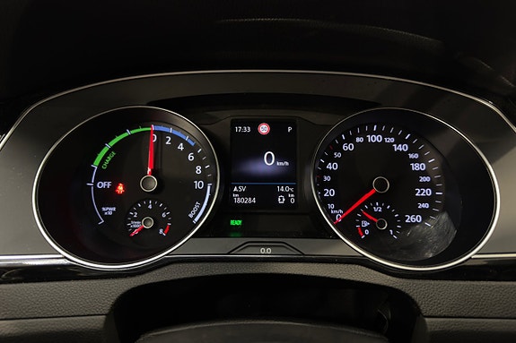 Volkswagen Passat 11 of 21