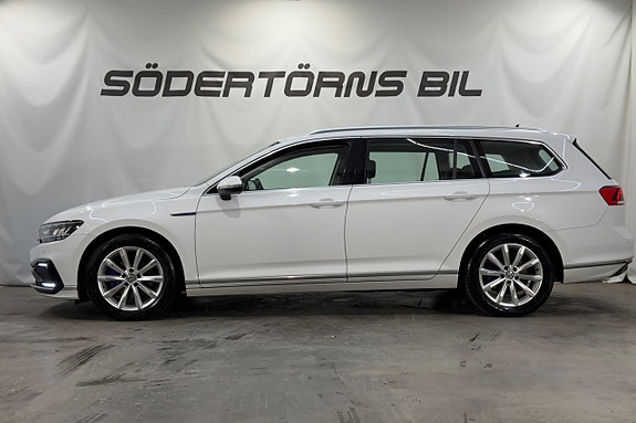 Volkswagen Passat 3 of 21