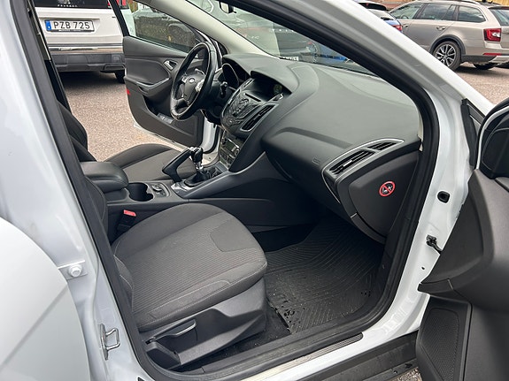 Ford Focus 10 of 16