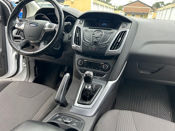 Ford Focus 12 of 16