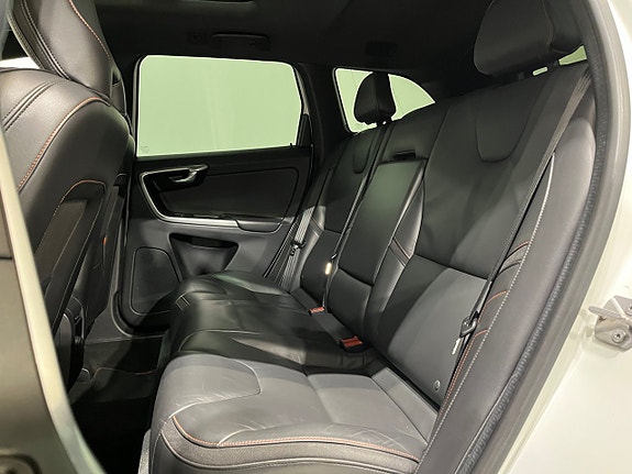 Volvo XC60 11 of 20