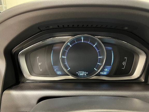 Volvo XC60 15 of 20