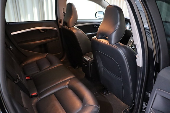 Volvo V70 12 of 30