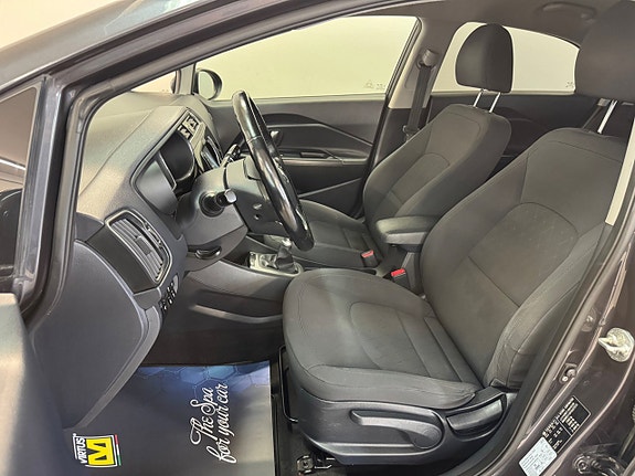Kia Rio 10 of 16