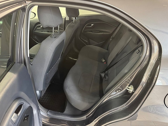 Kia Rio 11 of 16
