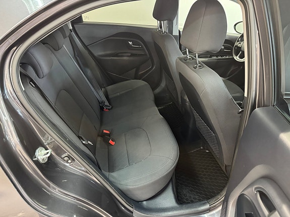 Kia Rio 12 of 16