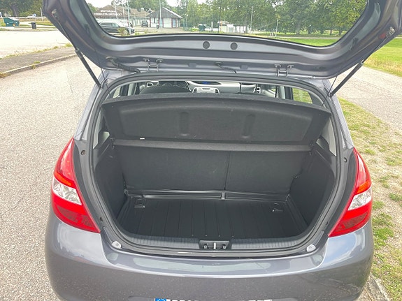 Hyundai i20 10 of 18