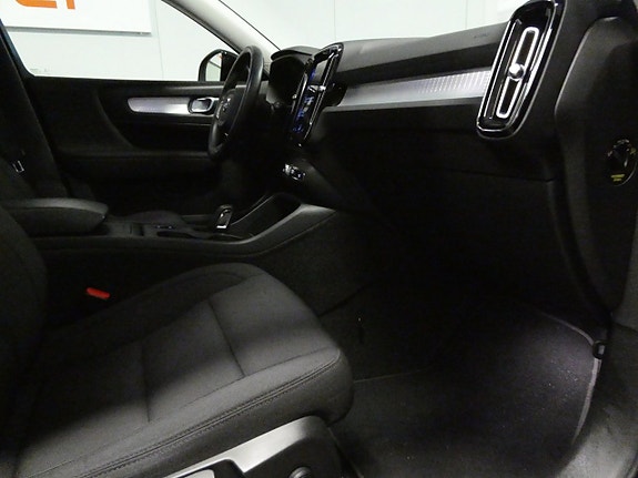 Volvo XC40 14 of 26