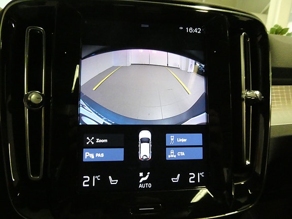 Volvo XC40 25 of 26