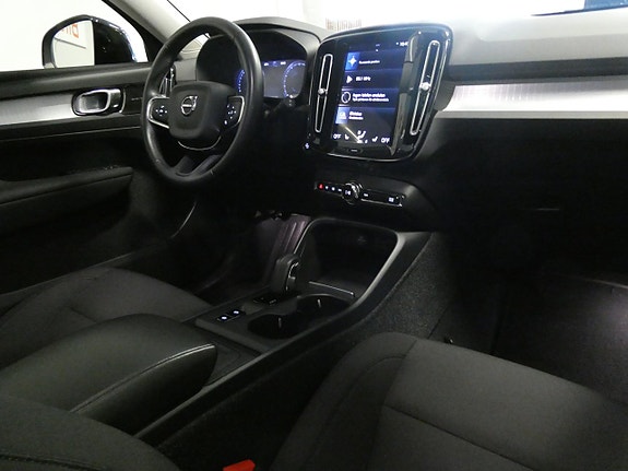 Volvo XC40 13 of 26