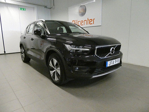 Volvo XC40 3 of 26