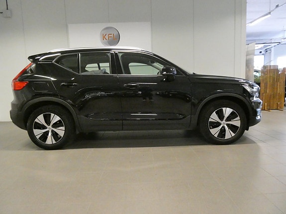 Volvo XC40 5 of 26