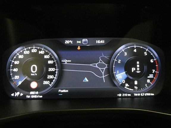 Volvo XC40 17 of 26