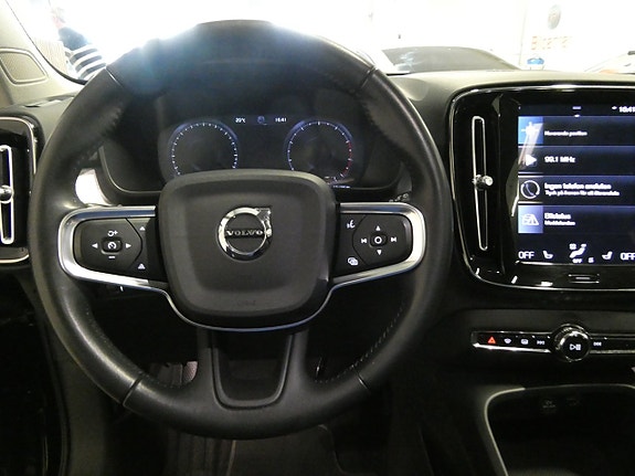 Volvo XC40 16 of 26