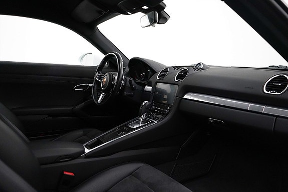 Porsche 718 Cayman 16 of 23