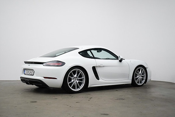 Porsche 718 Cayman 20 of 23