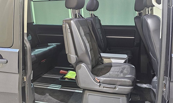 Volkswagen Multivan 7 of 15