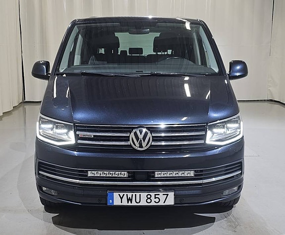 Volkswagen Multivan 8 of 15
