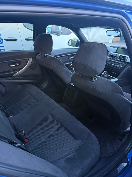 BMW 328i 4 of 5