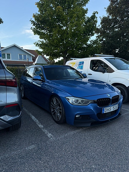 BMW 328i 2 of 5