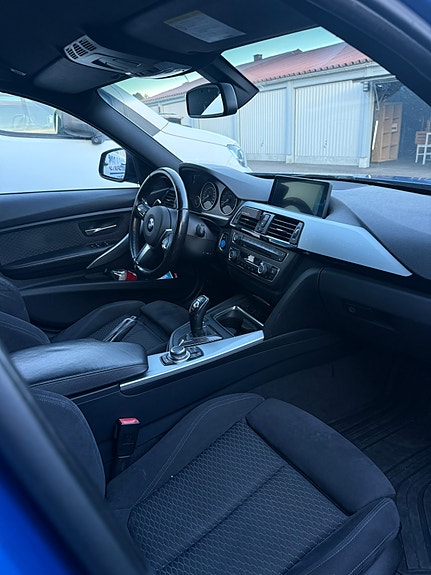 BMW 328i 3 of 5