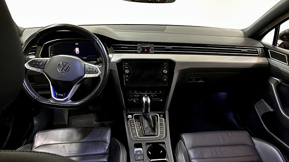 Volkswagen Passat 10 of 15