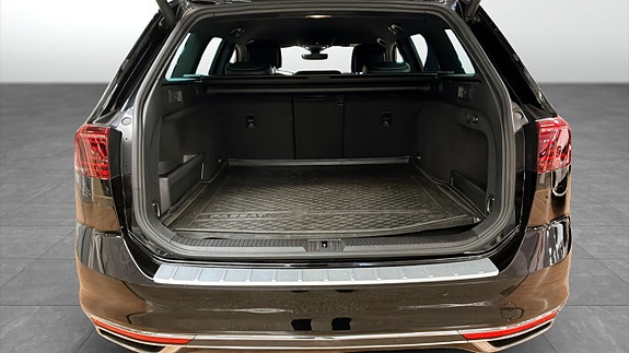 Volkswagen Passat 13 of 15