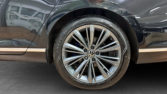Volkswagen Passat 6 of 15