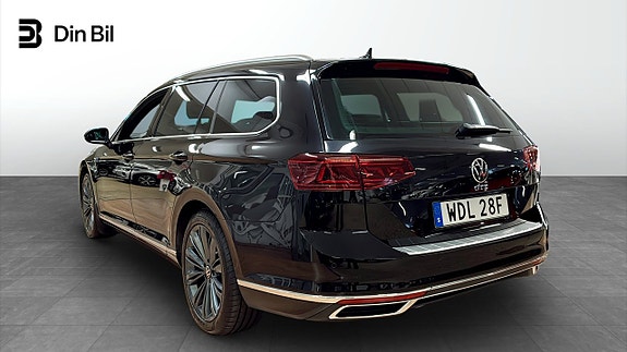 Volkswagen Passat 3 of 15