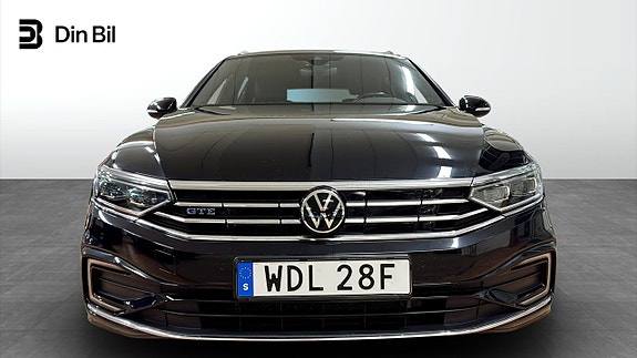 Volkswagen Passat 4 of 15