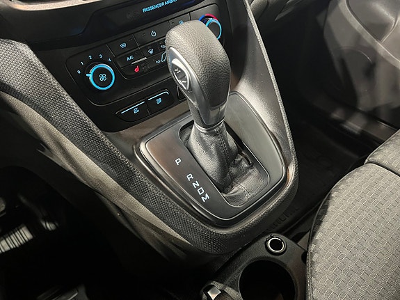 Ford Transit Connect 16 of 20