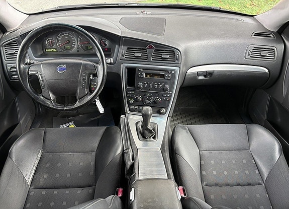 Volvo V70 12 of 18