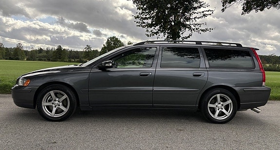 Volvo V70 2 of 18