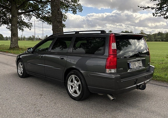 Volvo V70 3 of 18