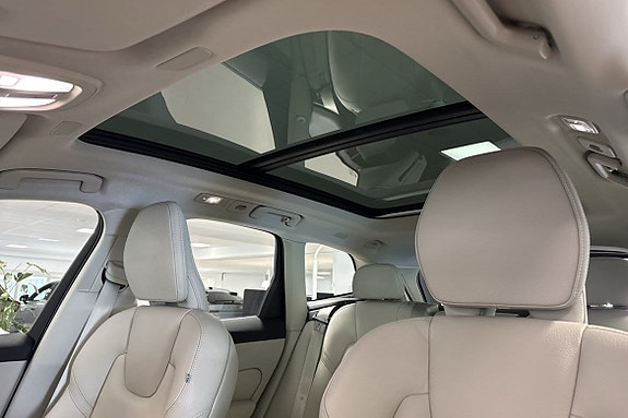 Volvo XC60 9 of 12