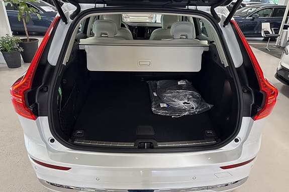 Volvo XC60 8 of 12