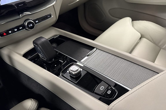 Volvo XC60 12 of 12