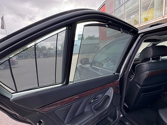 BMW 750i 16 of 25