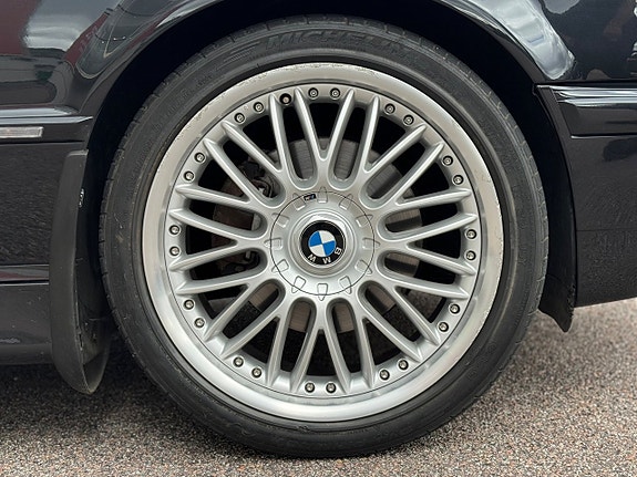 BMW 750i 23 of 25