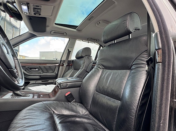 BMW 750i 7 of 25