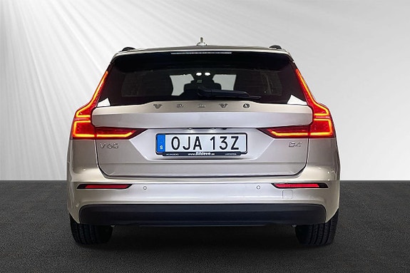 Volvo V60 2 of 9